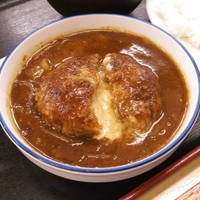 とろ～りチーズソースの煮込みハンバーグカレー