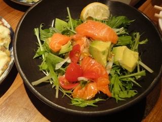 サーモンとアボカドの彩り美人サラダ