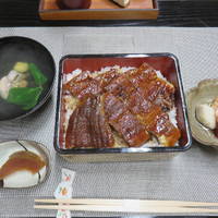 炭焼きうなぎ丼（上）3／4匹