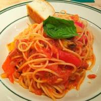 たっぷり野菜と自家製チョリソのスパイシートマトソーススパゲッティ