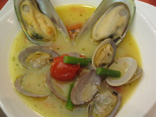貝のワイン蒸し