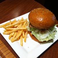 ローズマリーチキンバーガー