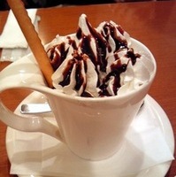 カップパフェ　ホイップチョコ