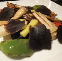 季節野菜のグリルと黒トリュフ