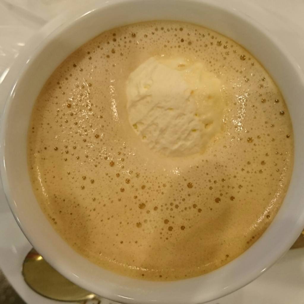 イノダコーヒ本店の、ウインナコーヒーです。