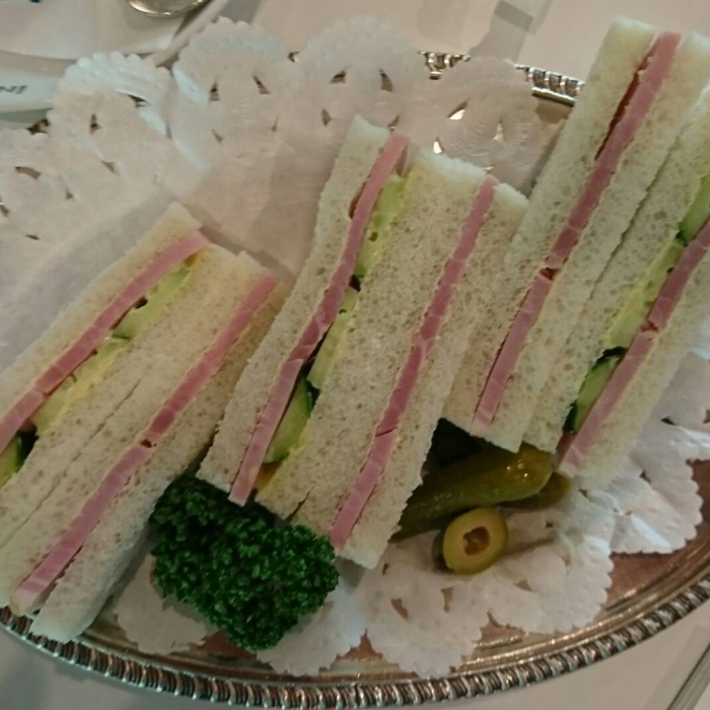 イノダコーヒ本店の、ハムサンドイッチです。