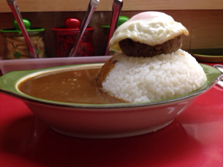 ハンバーグ目玉焼きカレー