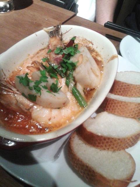 エクアドル産有頭海老と根菜のアヒージョ 