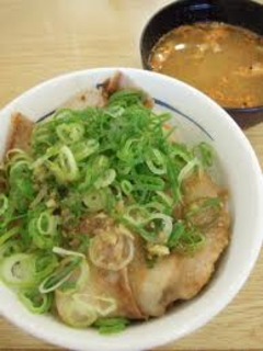 塩豚カルビ丼