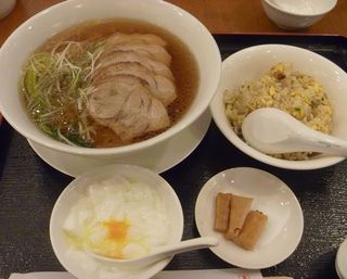 チャーシュー麺とハーフチャーハンセット