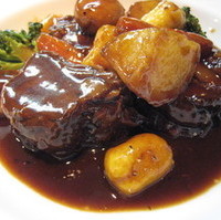 和牛肉と季節野菜の赤ワイン風味やわらか煮…