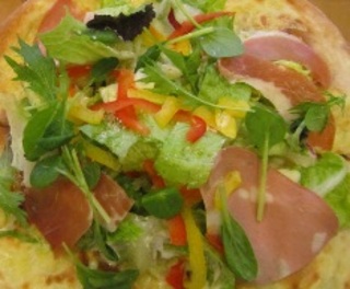 サラダピッツァ