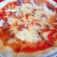 イタリアサラミのピッツァ