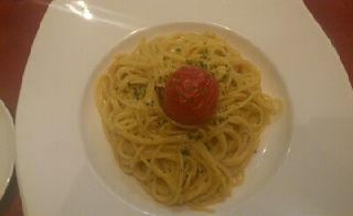 フレッシュトマトのウニクリームパスタ