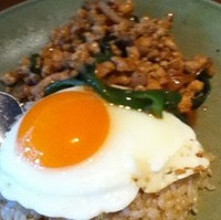 鶏肉のガパオ炒め