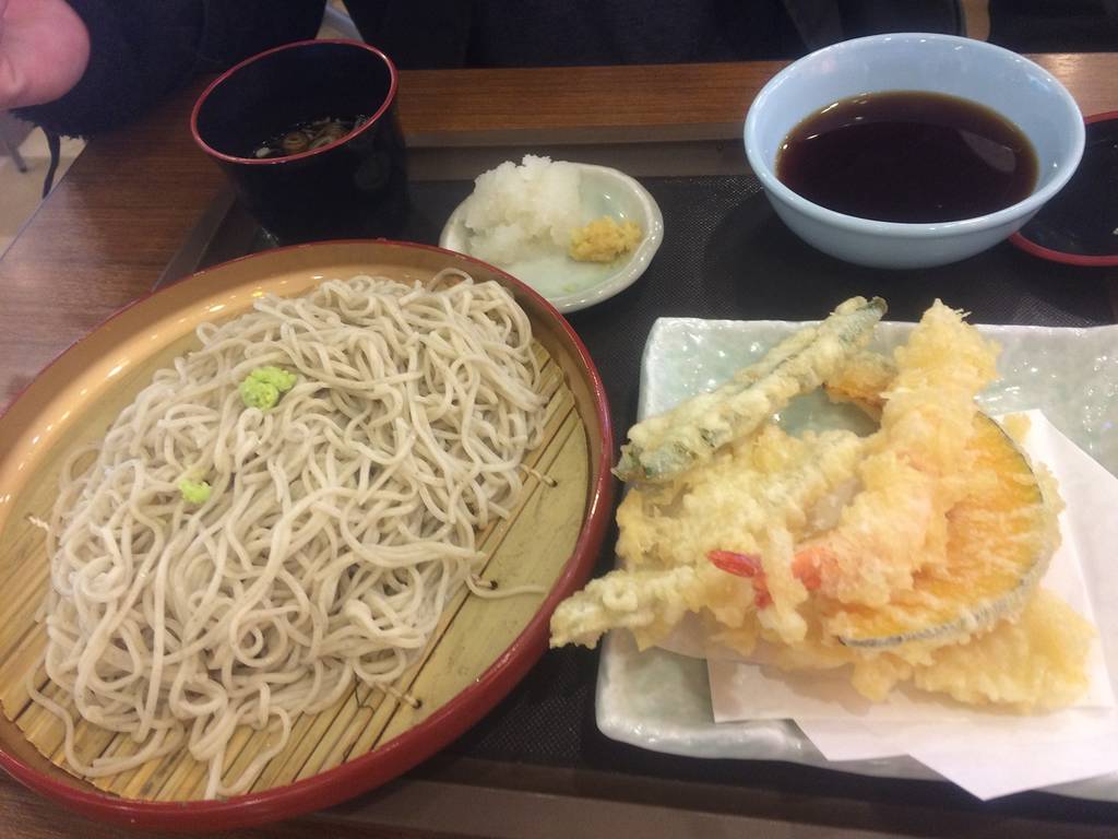 天ぷらそば（うどん）　冷たい蕎麦