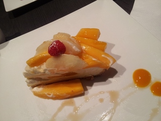 マンゴーと桃のタルト