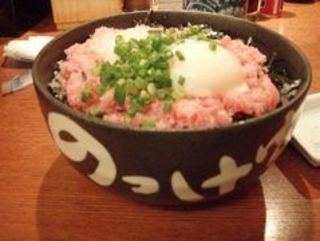 メガねぎとろ温泉玉子丼