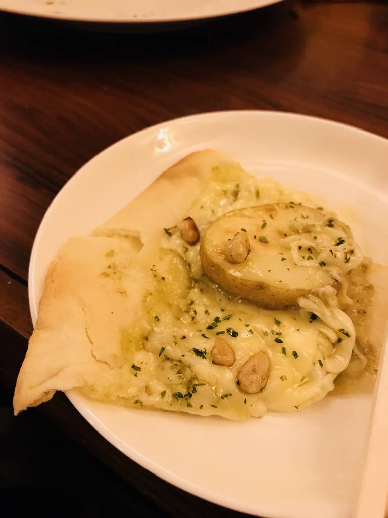 菜の花とじゃがいものジェノバソースピザ