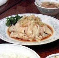 蒸し鶏の胡麻ソースかけ