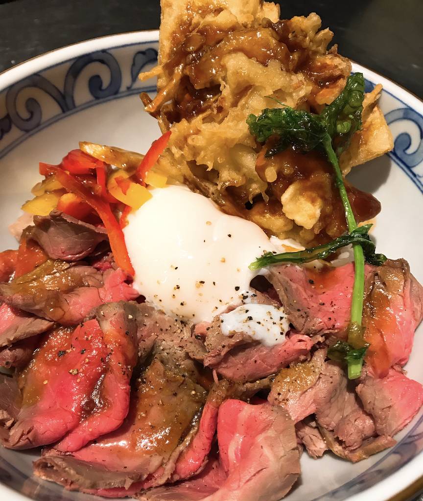 旬の筍と新生姜のかき揚げ　ローストビーフ丼