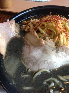 黒辛デカチャーシュー