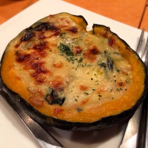 かぼちゃが器の丸ごとグラタン