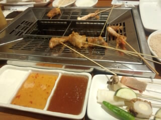 ビュッフェスタイルの串揚げ