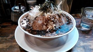 烏森黒マンモスラーメン