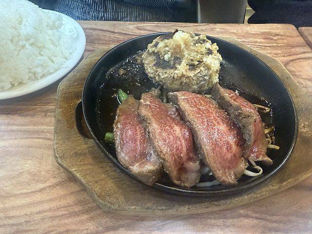 黒毛和牛１００％ハンバーグ１５０ｇ＆ローストビーフ８０ｇ