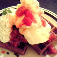焼きたてワッフル（イチゴ）