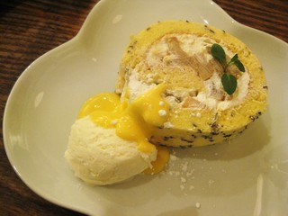 金魚風ロールケーキ