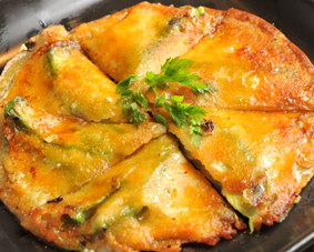 アボカドの鉄板ピザ