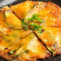 アボカドの鉄板ピザ