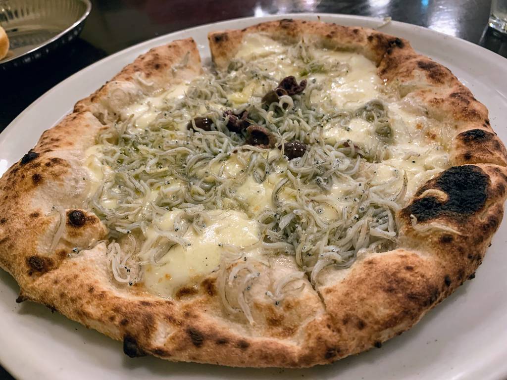 チチニエッリ（しらす　　ニンニク　　オリーブ　　モッツァレッラ）