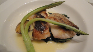 こしょう鯛のポワレ、あさりソース