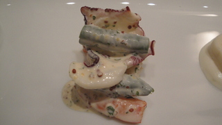 タコとエビのマスタードソース添え