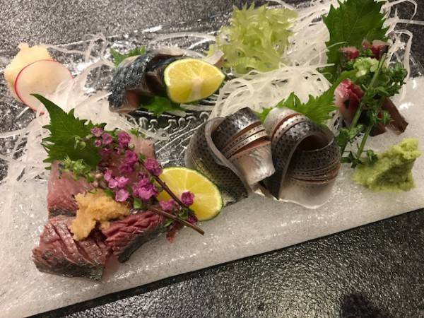 光り物三種盛り（写真は特別に四種で造ってあります）