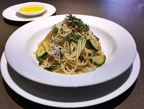 駿河湾産シラスとズッキーニのアーリオ・オーリオ