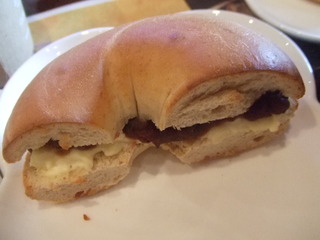 小倉とヨーグルトクリームチーズのベーグル