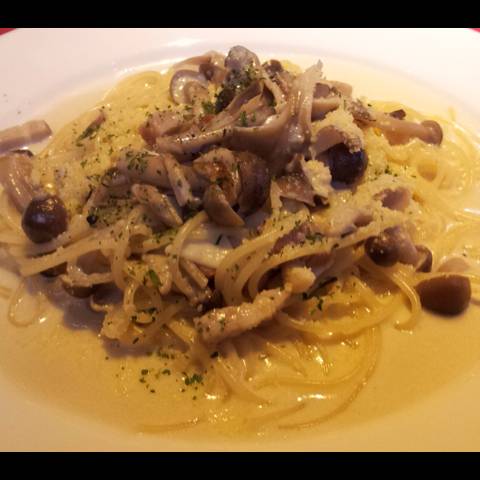 キノコのクリームパスタ
