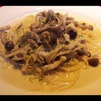 キノコのクリームパスタ