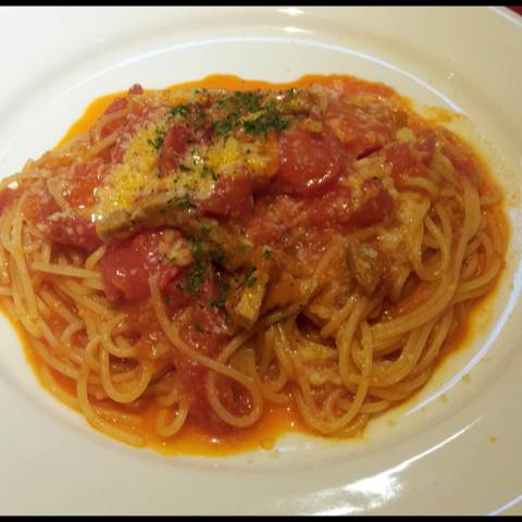 トマトとチーズのパスタ