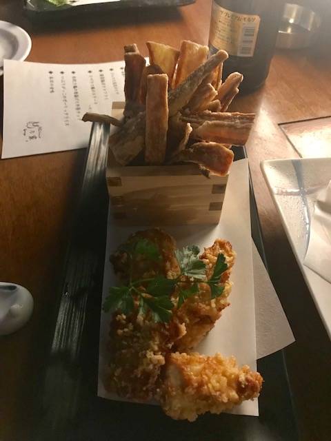 水炊き鶏の唐揚げと牛蒡チップス