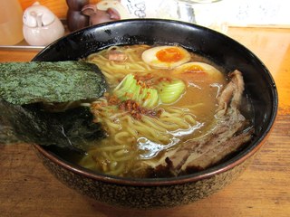 醤油とんこつらーめん