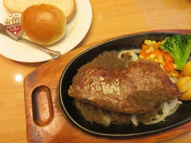 厚切りサーロインステーキ＆パン