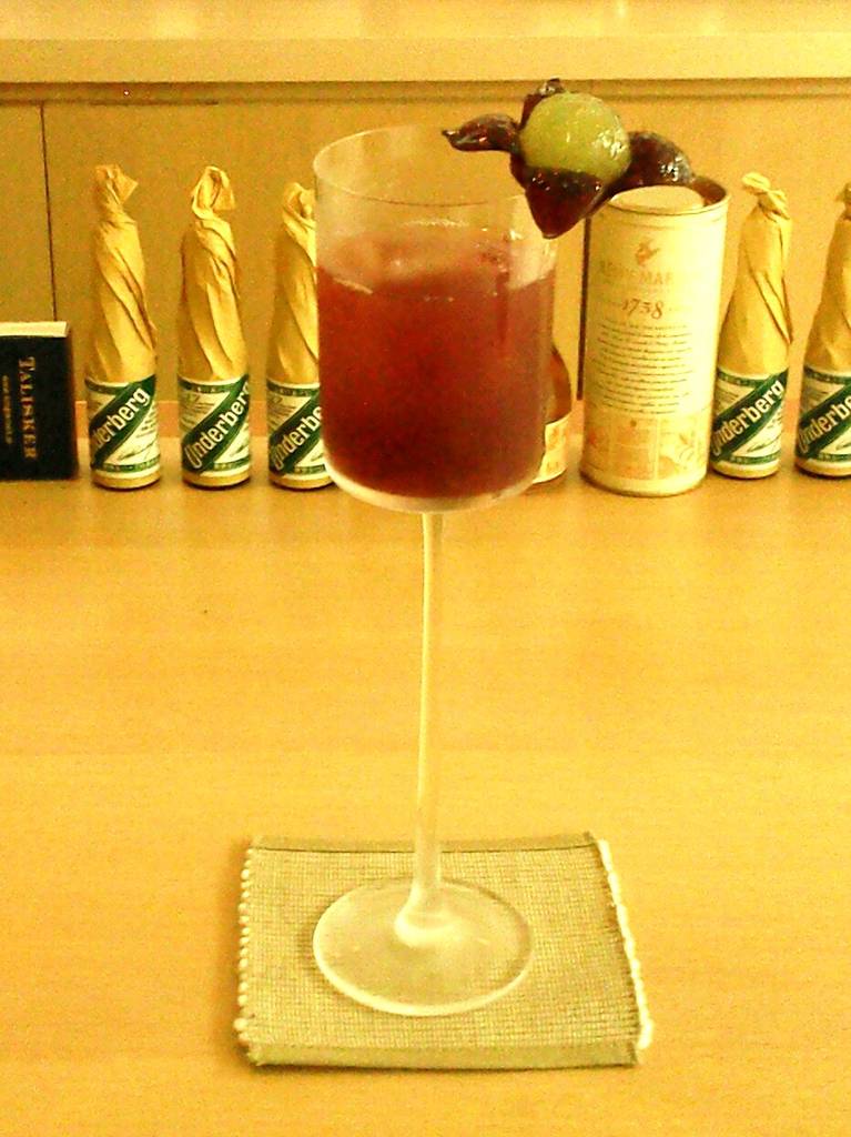 季節のフレッシュフルーツカクテル