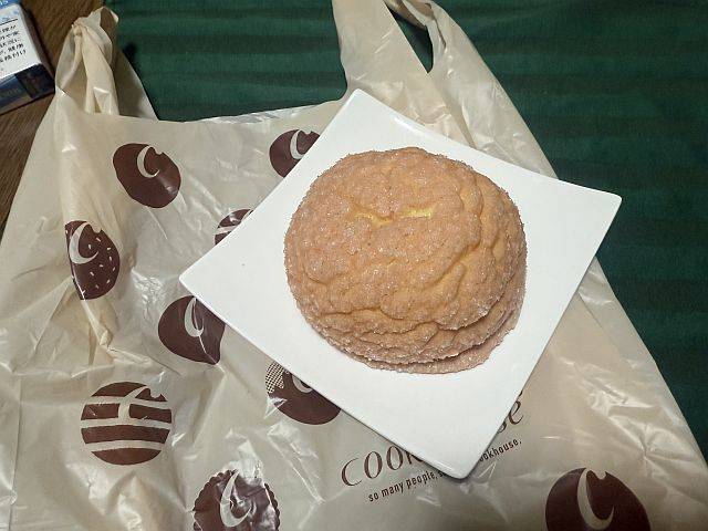 桃のメロンパン