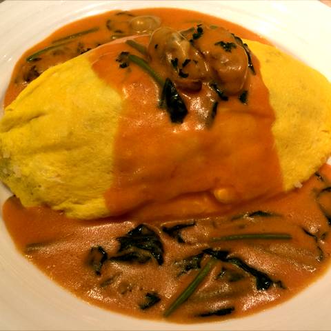 牡蠣とほうれん草のトマトクリームソースオムライス