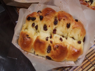 紙焼きレーズンブレッド